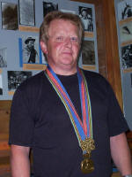 Wojciech Fortuna z medalami - Zakopane sierpie 2003.