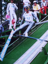 Zawody letnie w Zakopanem, czerwiec 2003 r. Na belce startowej Wojciech Tajner.