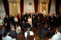 Od lewej stoją: Magdalena Goławska, Zygmunt Konieczny, prof. Władysław Pluta, Tadeusz Boruta, Piotr Kmieć, Mariusz Mikołajek, Marek Skwarnicki, Jerzy Trela, Leszek Wojtowicz, Adam Ziemianin, ks. prof. Jerzy Szymik, Irena Popiołek, prof. Stanisław Rodziński, prof. Paweł Maria Taranczewski, prof. Andrzej Szczeklik, Bogdan Tosza, prof. Władysław Stróżowski, Jerzy Skąpski, Elżbieta Towarnicka, Leszek Długosz, prof. Wiktor Zin, Tadeusz Malak, Hania Chowaniec-Rybka Od prawej siedzą: Teresa Stankiewicz, Arcybiskup Józef Życiński, Anna Szałapak, Danuta Michałowska, ks. Piotr Kawałko, Od lewej stoją Malgorzata Punzet (Inter Line, Kraków) prof. Renata Rogozińska